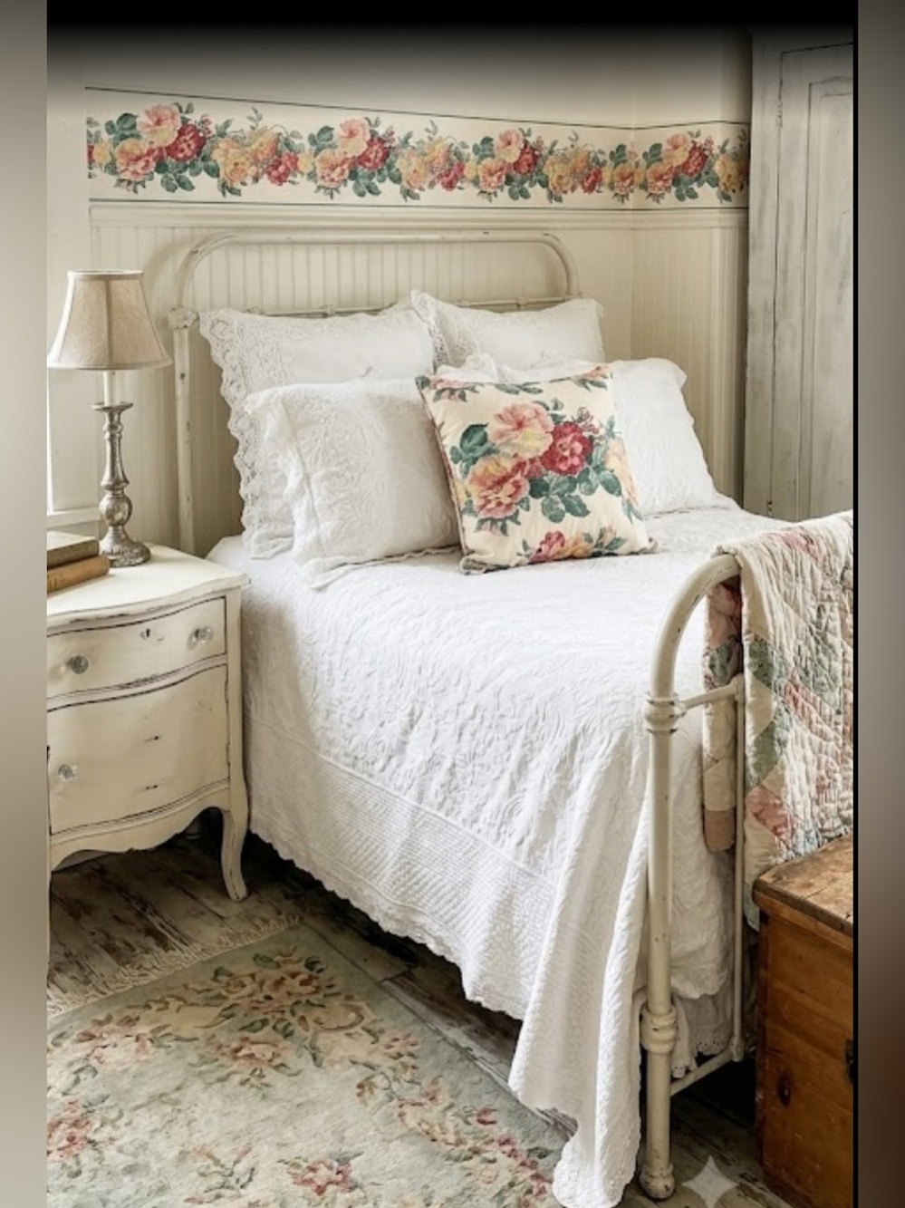 Vintage York floral wallpaper boarder 5 yard roll Waverley cottage